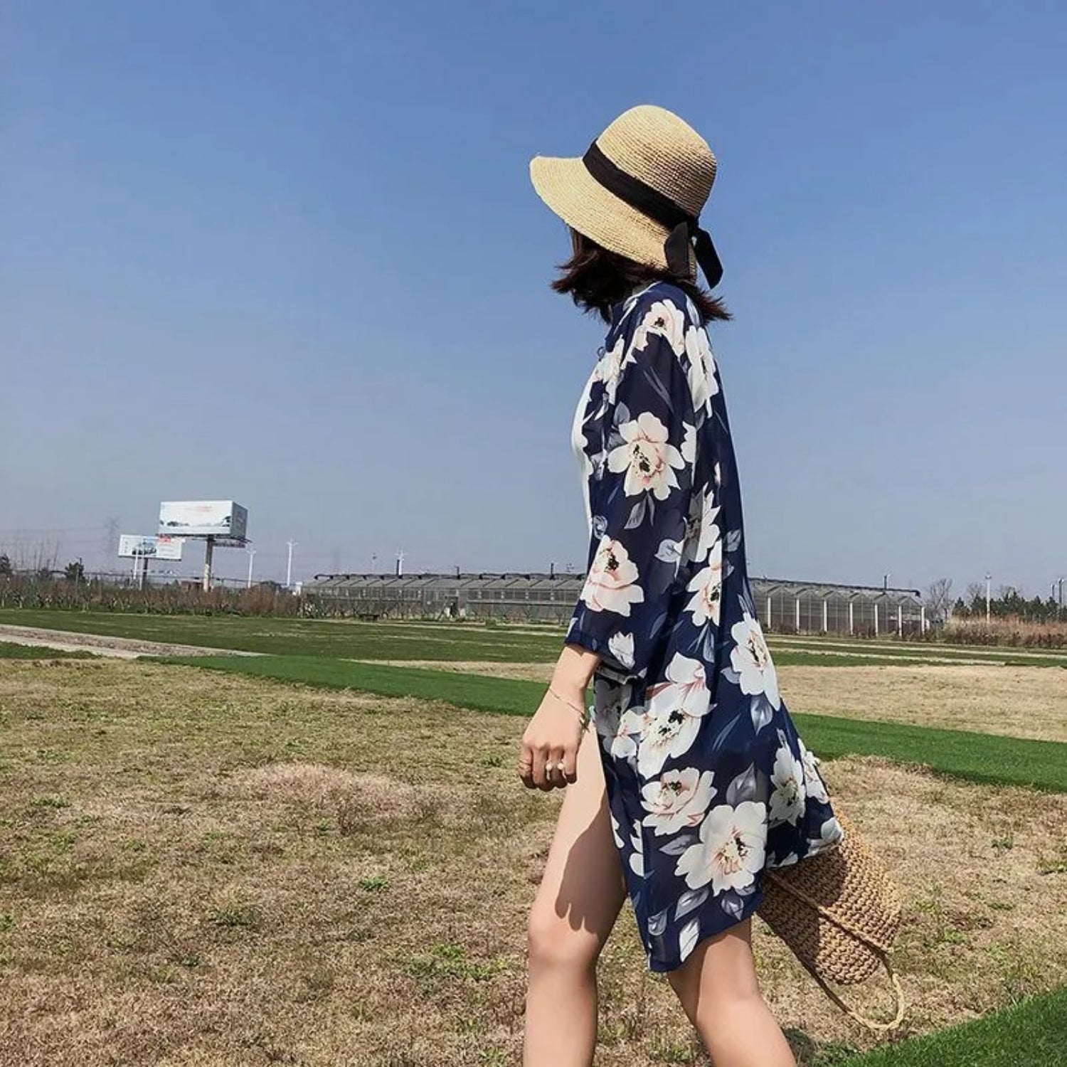 MODA blå transparent kimono med blomsterprint