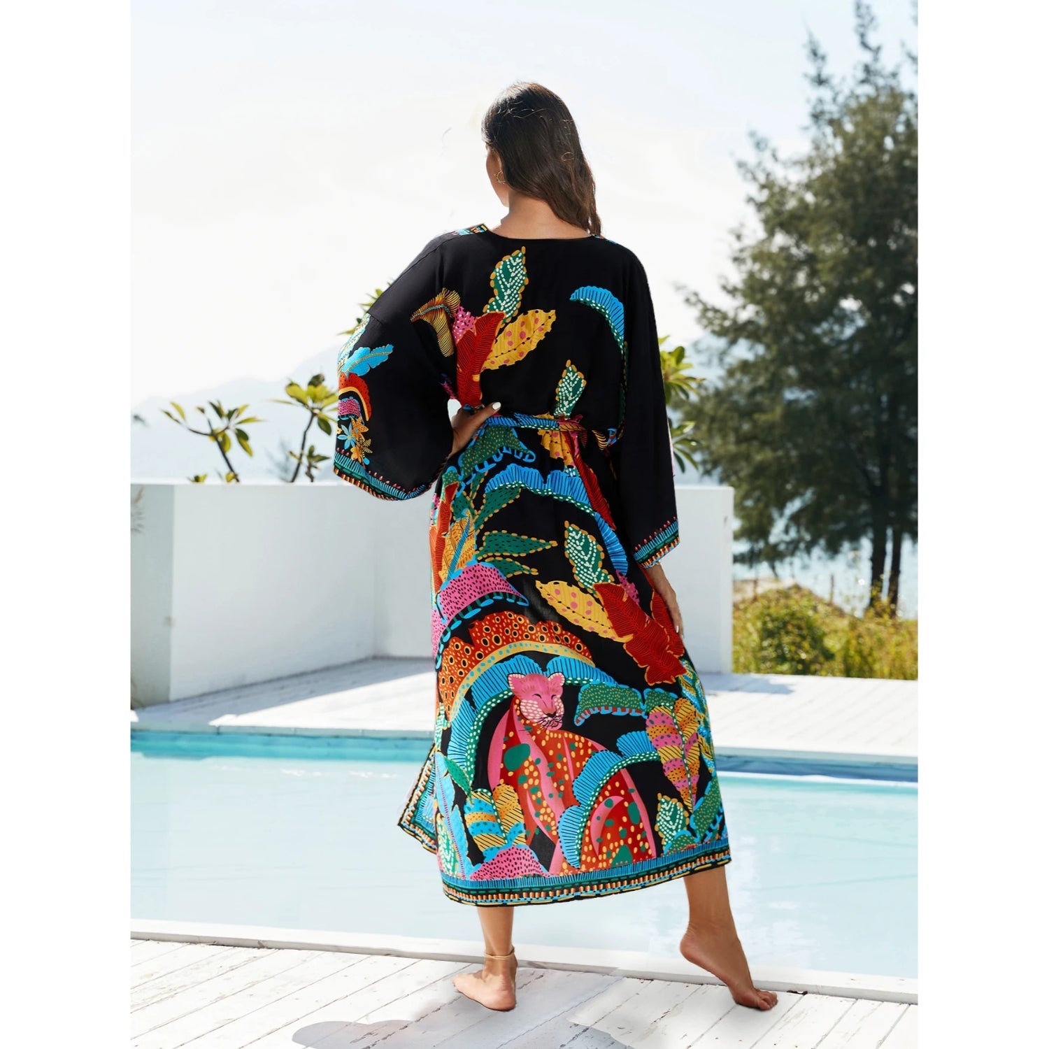 MODA Sort printet kimono med v-hals og bælte