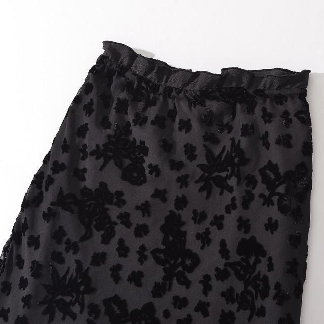 Clarissa - Chic midi-nederdel med blomstret blondedesign