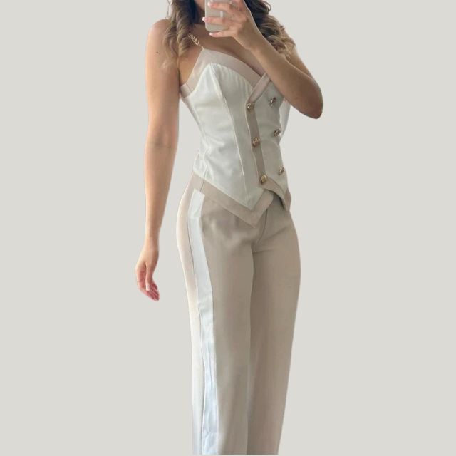 Evelina - Chic dobbeltradet vest med kontrastbukser