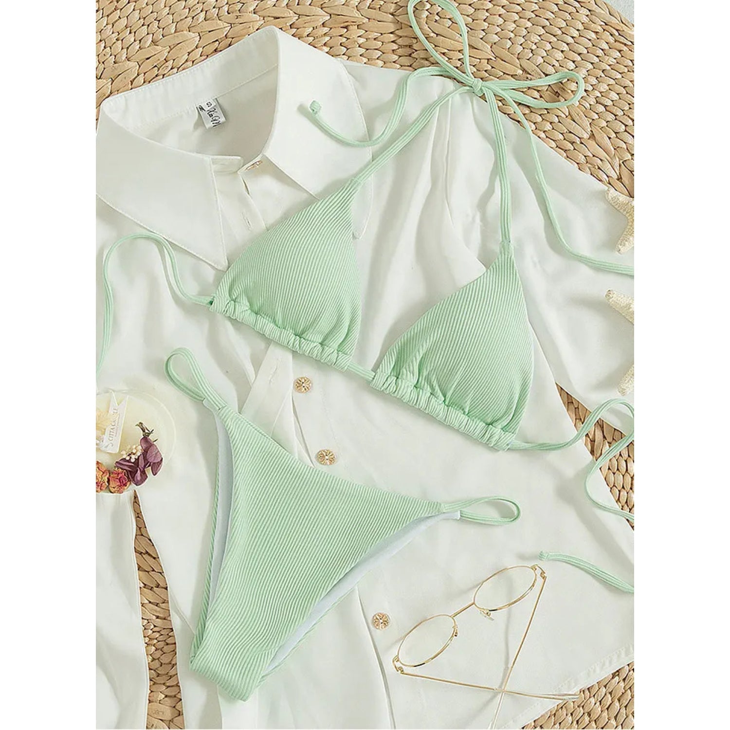 MODA Ensfarvet højtaljet halterneck-bikinier i pitstribet stof