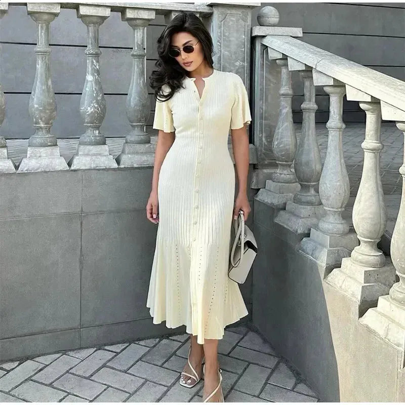 Ribstrikket Midi Kjole | Elegant & Feminin | Tidløst Design
