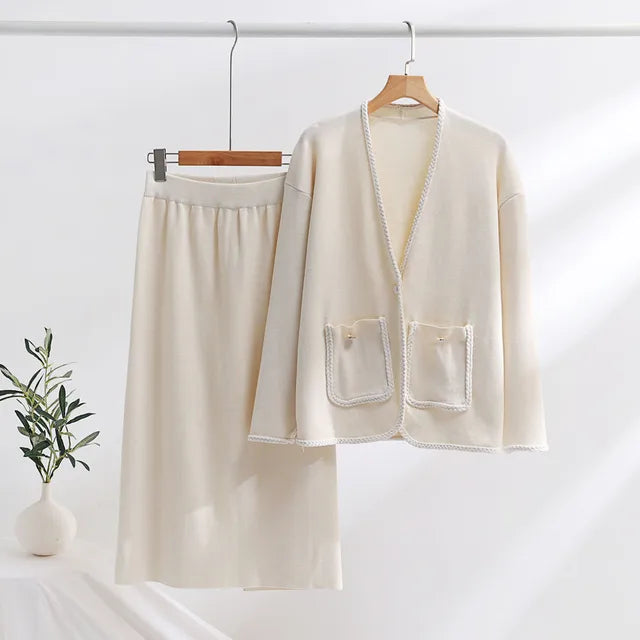 Alexandra - Elegant fritidssæt med cardigan med bælte og nederdel