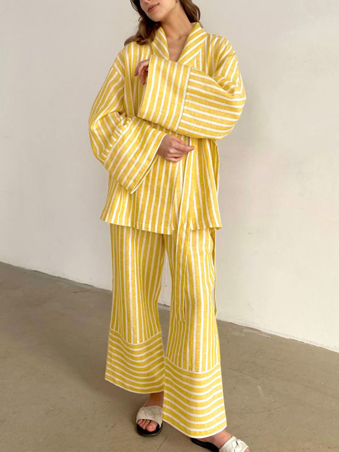 To-delt Sæt med Striber | Kimono-Top & Vide Bukser | Let & Trendy