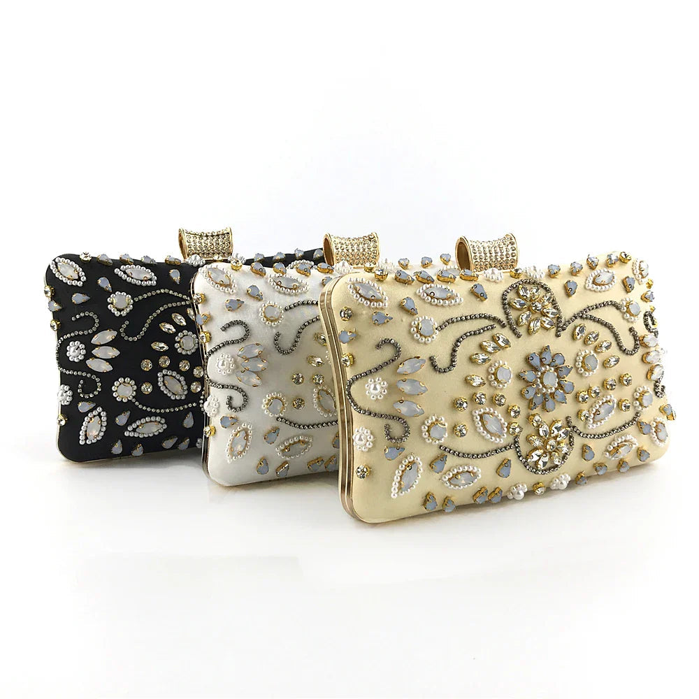 Valencia - Dekoreret clutch med blomstret perlekant