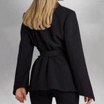 Thalassa - Raffineret Blazer med Bælte til Moderne Kvinder