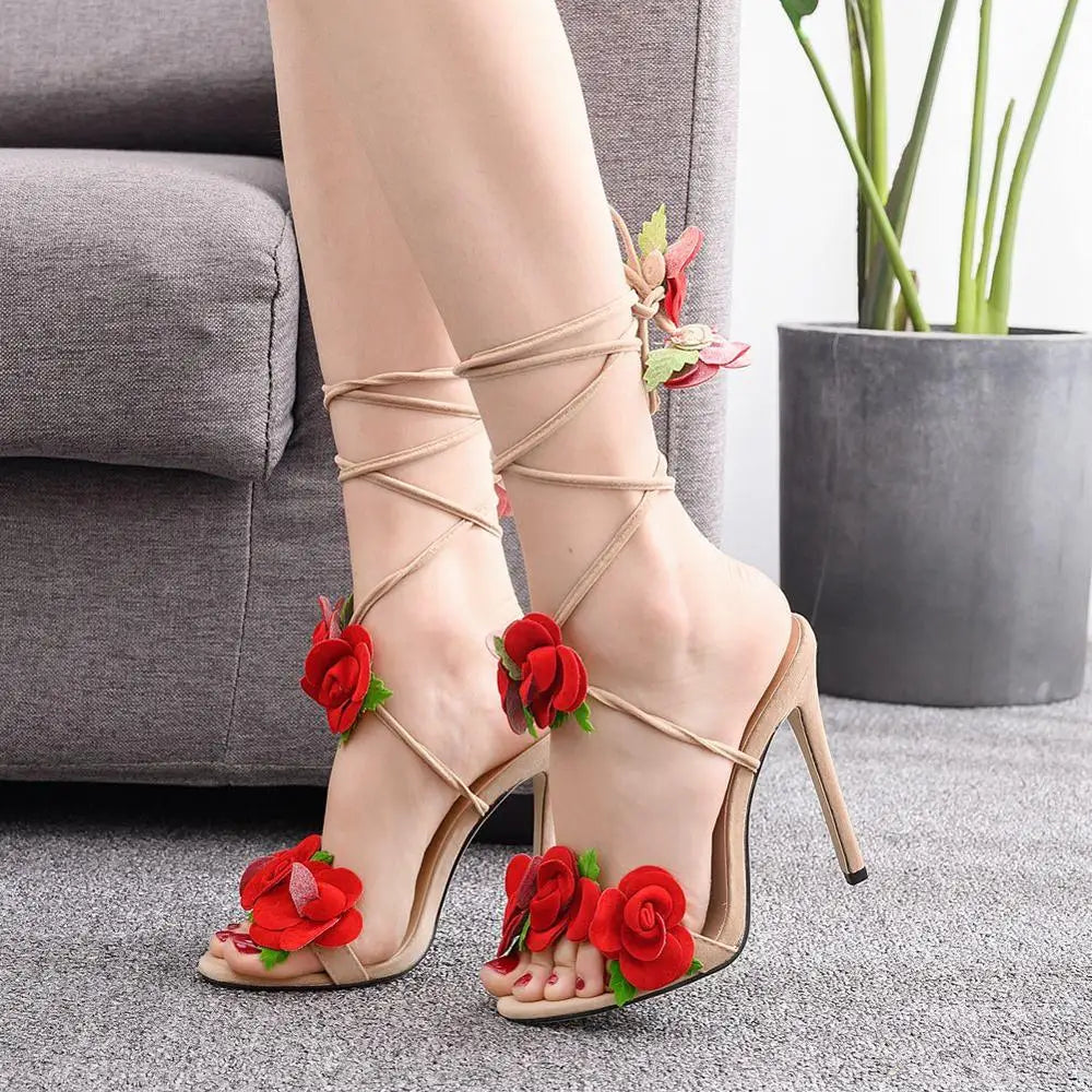 Rosalind - stiletsandaler med blomsterapplikationer