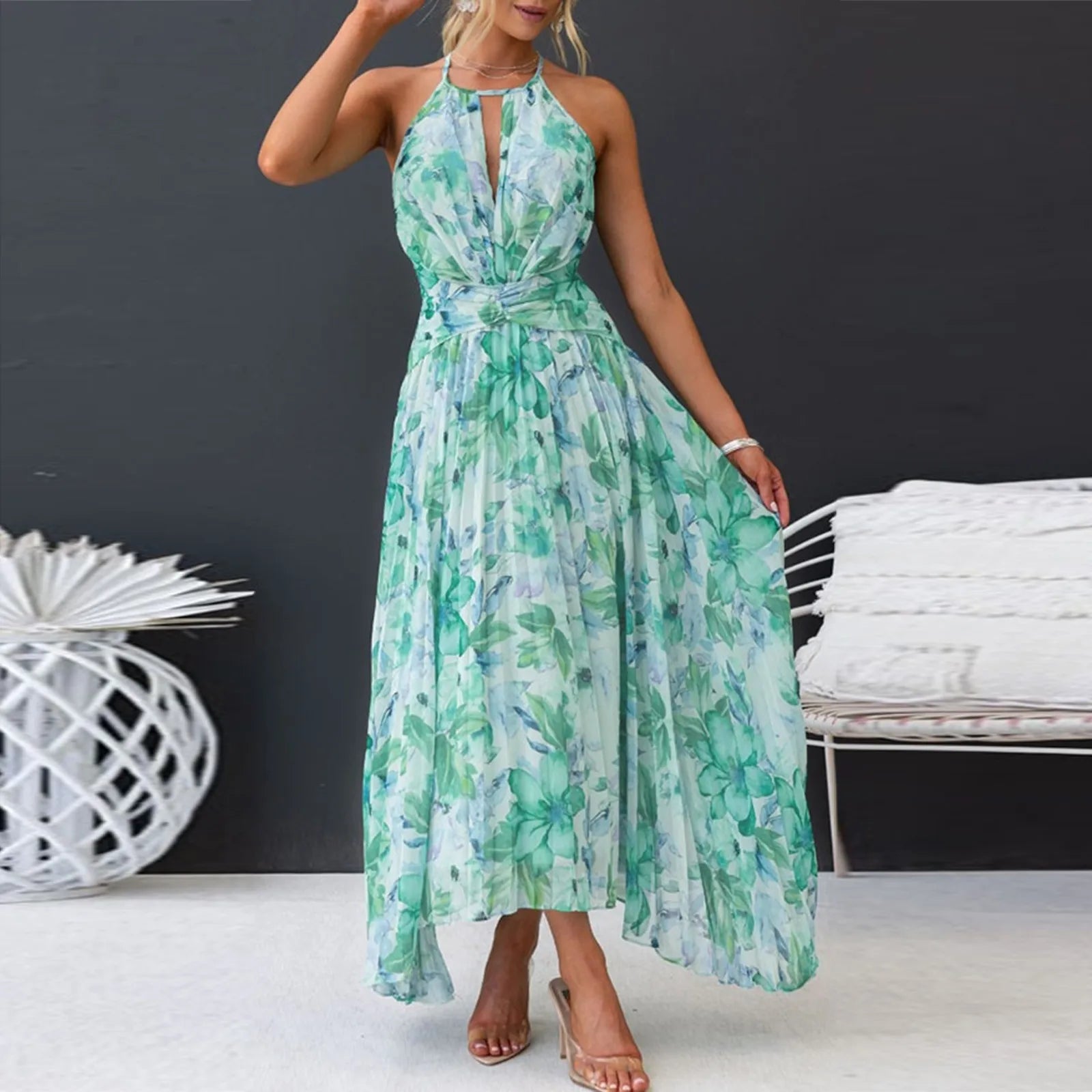 Livia - maxikjole med blomsterprint og halterneck
