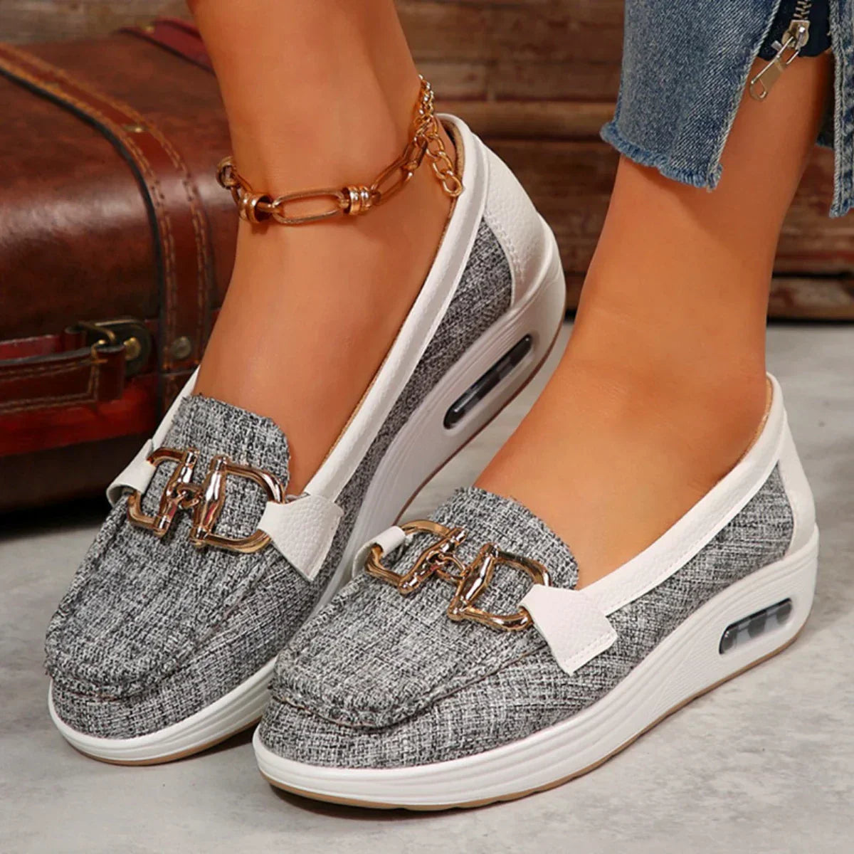 Eva - Chic tweed slip-on sneakers med spænde detalje