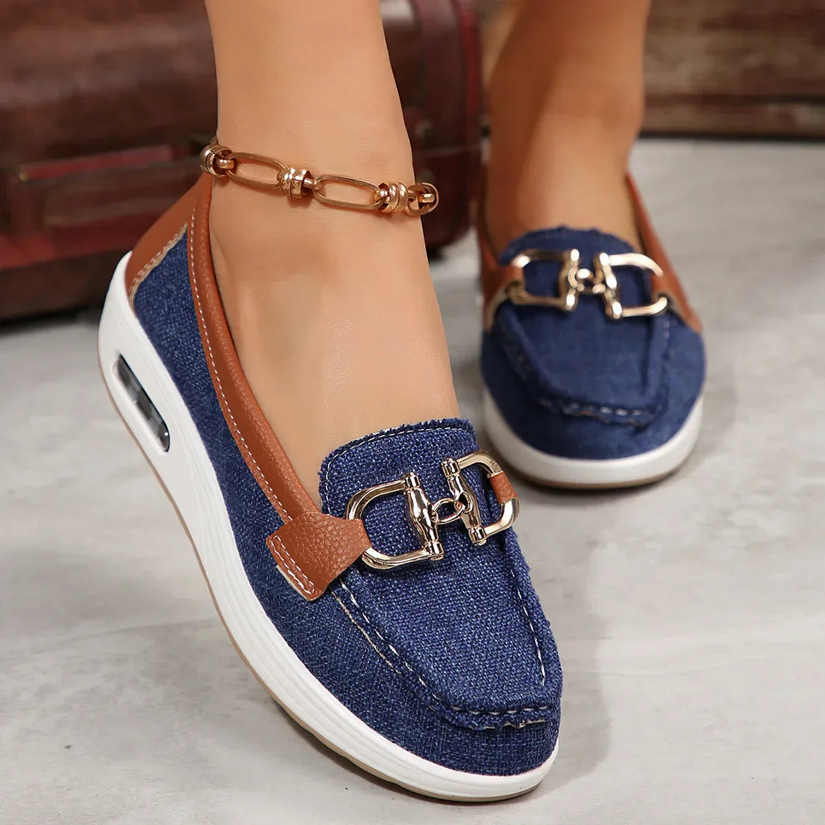 Eva - Chic tweed slip-on sneakers med spænde detalje
