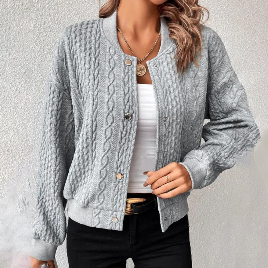 Strikket sweater med fletmønster