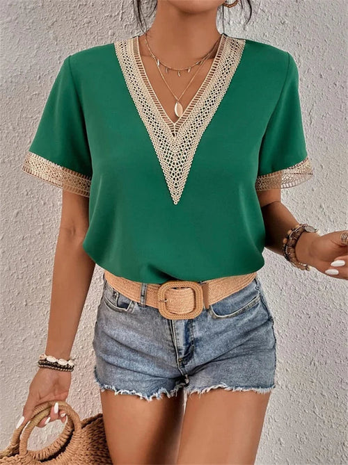 Sommerens elegante bluse med V-hals