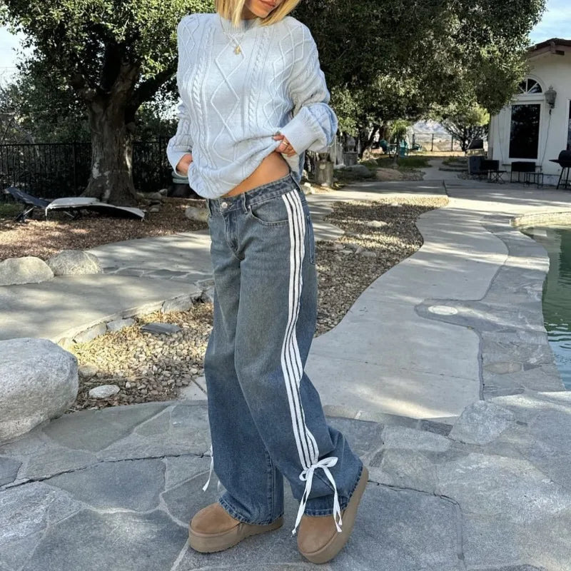 Helena - jeans med brede ben med sidestriber og snøredetaljer