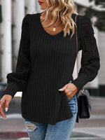 Ribbet sweater med blondeærmer