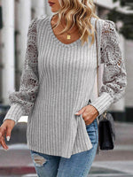 Ribbet sweater med blondeærmer