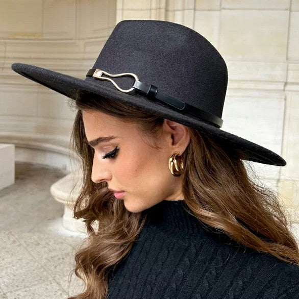 Evelina - Elegant Uldfedora med Gylden Spænde