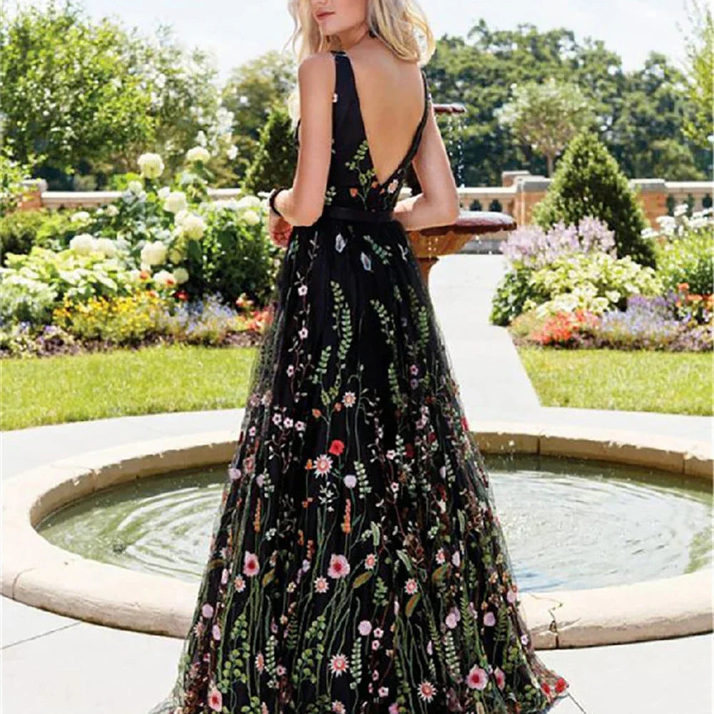 Isabella - Elegant aftenkjole med blomsterbroderi