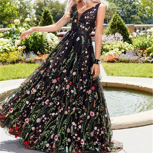 Isabella - Elegant aftenkjole med blomsterbroderi