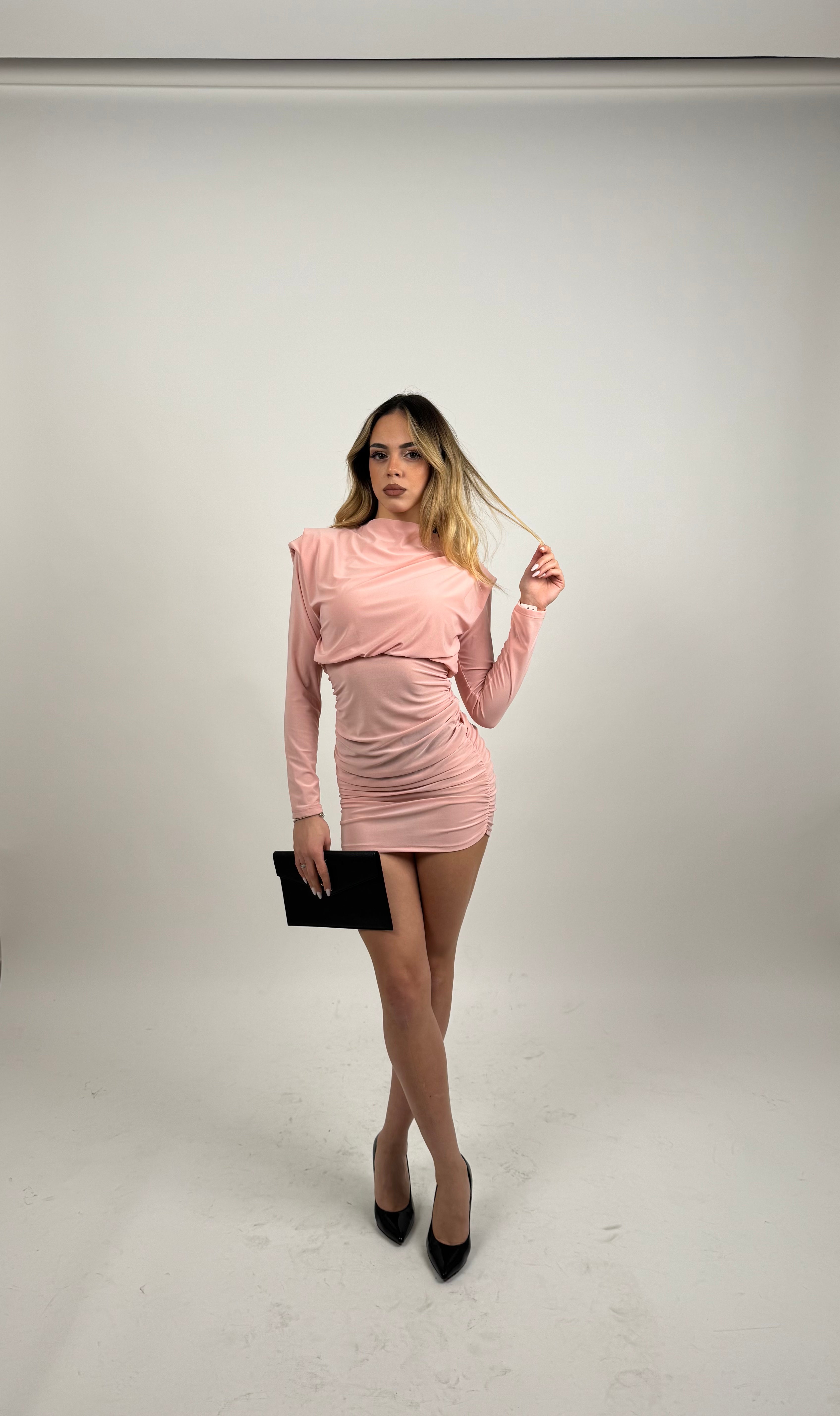 Draperet Mini Kjole med Lange Ærmer | Elegant & Sofistikeret
