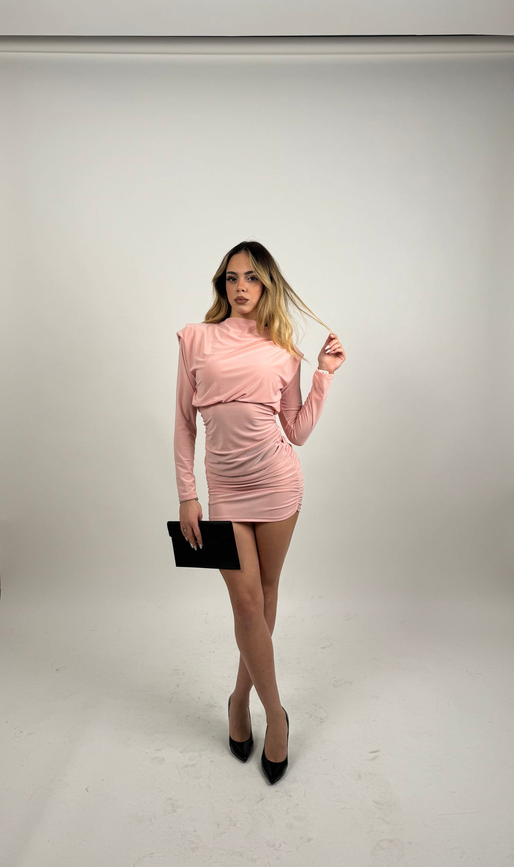 Draperet Mini Kjole med Lange Ærmer | Elegant & Sofistikeret
