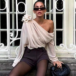 Elegant bluse med én skulder