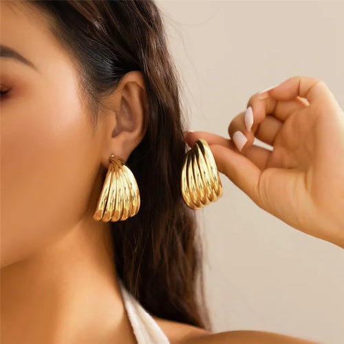 Viviana - Markante Gold-Creolen mit skulpturalem Twist
