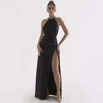 Bella - Elegant maxikjole med halterneck og høj slids