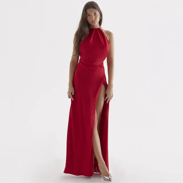 Bella - Elegant maxikjole med halterneck og høj slids