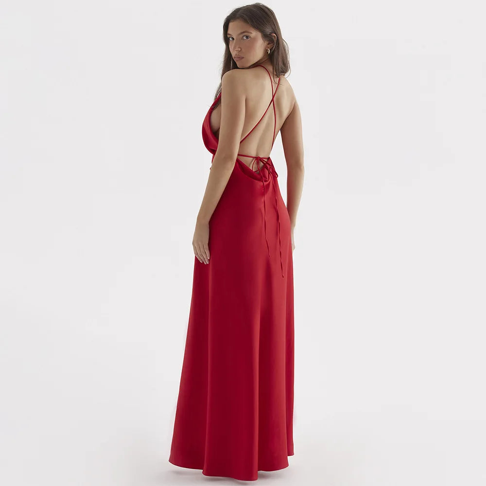 Bella - Elegant maxikjole med halterneck og høj slids