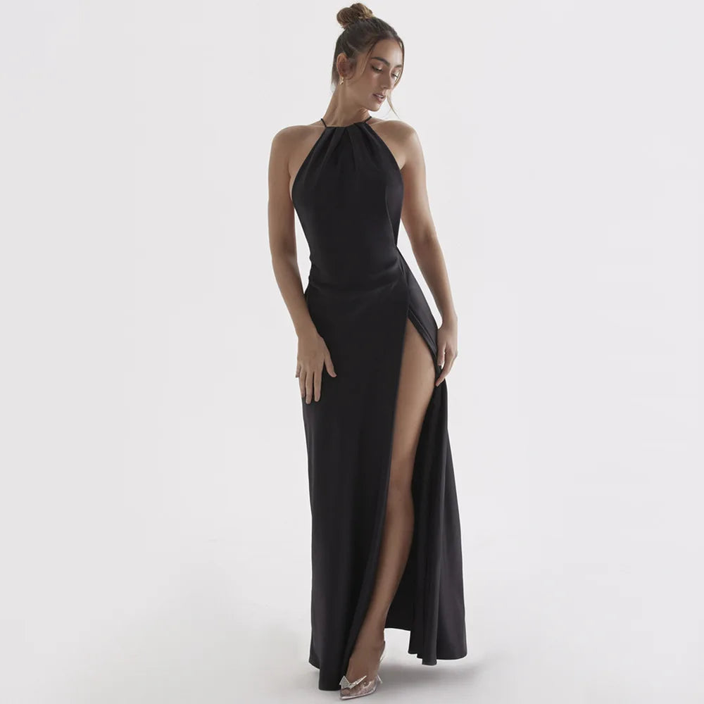 Bella - Elegant maxikjole med halterneck og høj slids