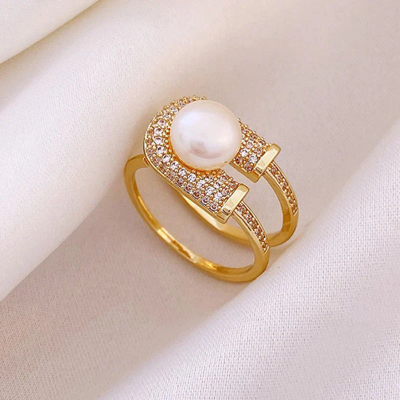 Cassia - split band ring med central perle og pavé indstilling