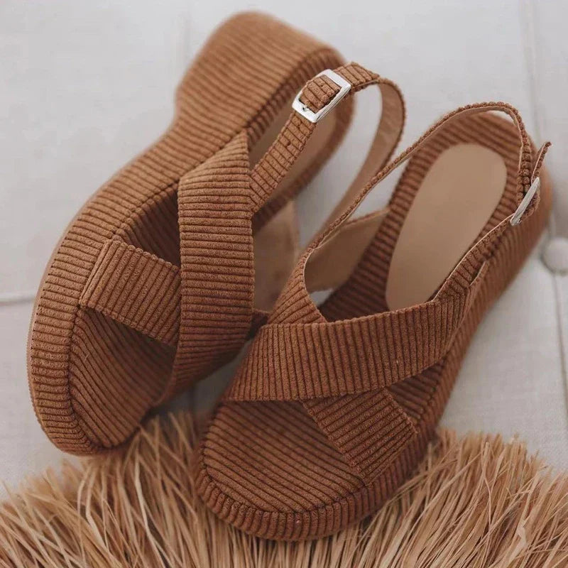 Amelia - Komfortable sandaler med en struktureret krydsrem
