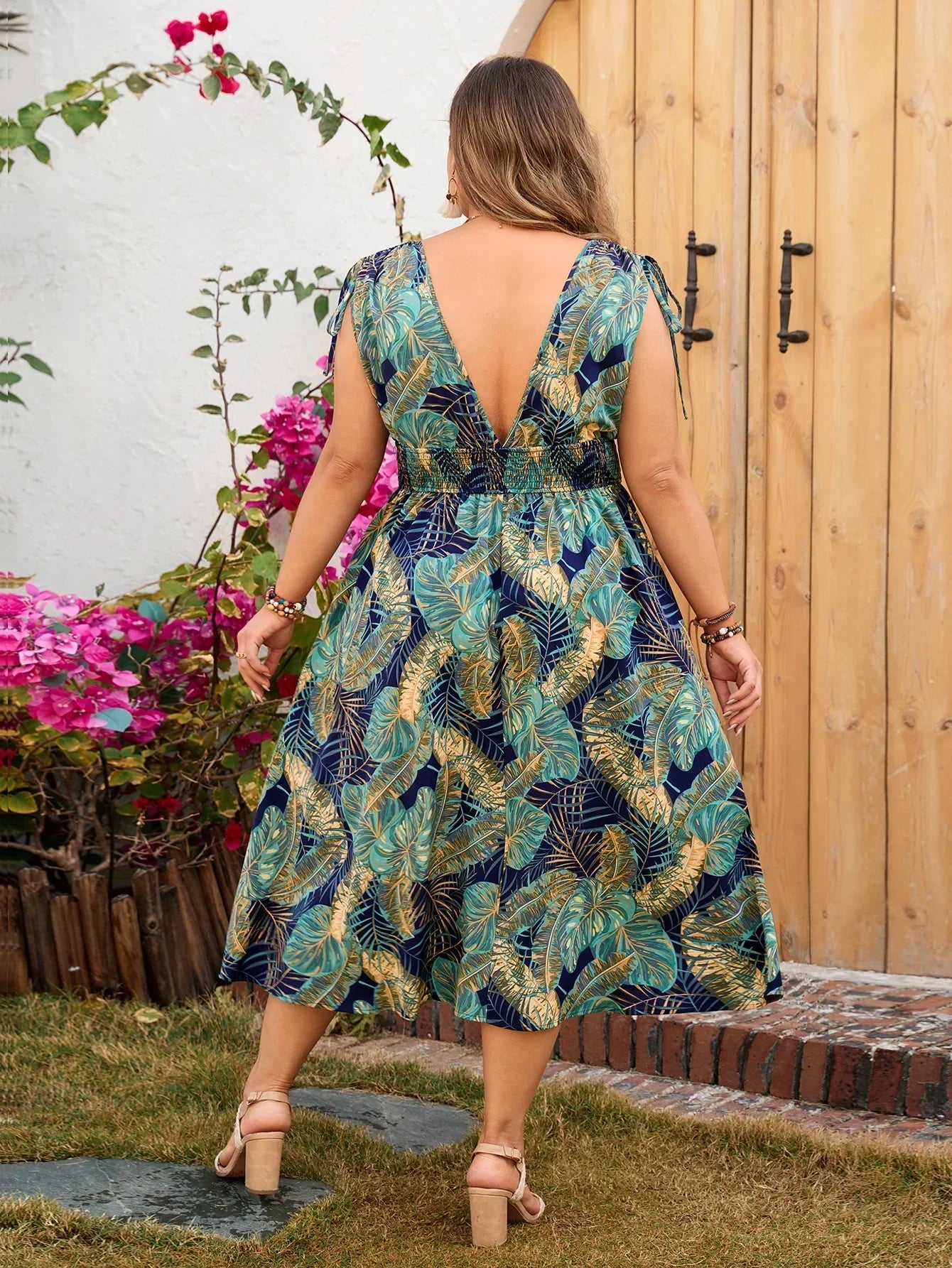 Irina - Midikjole - Blomsterprint med V-hals