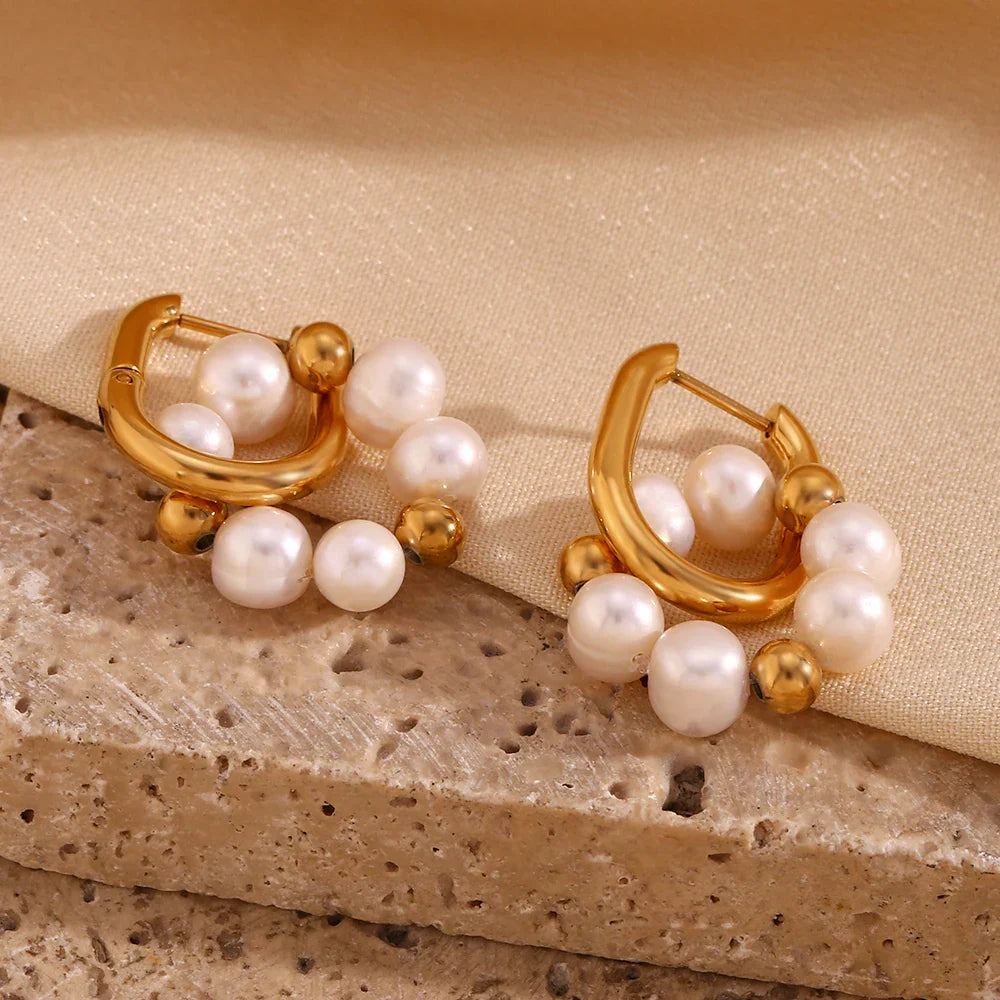 Pearlina - Golden Creoles med Perlenakzente