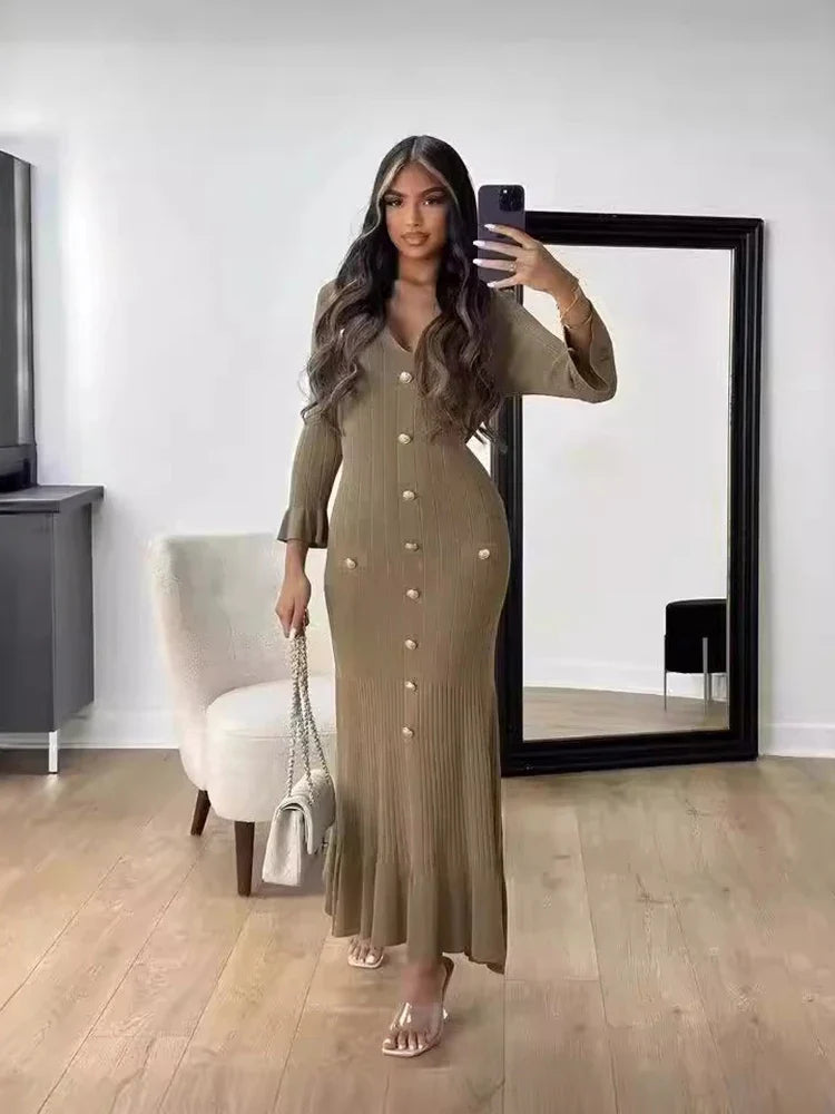Ribstrikket Maxi Kjole med Knapper | Elegant & Figursyet | Tidløst Design