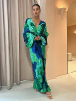 Gudrun - Elegant, Plisseret Lang Kjole Med Print