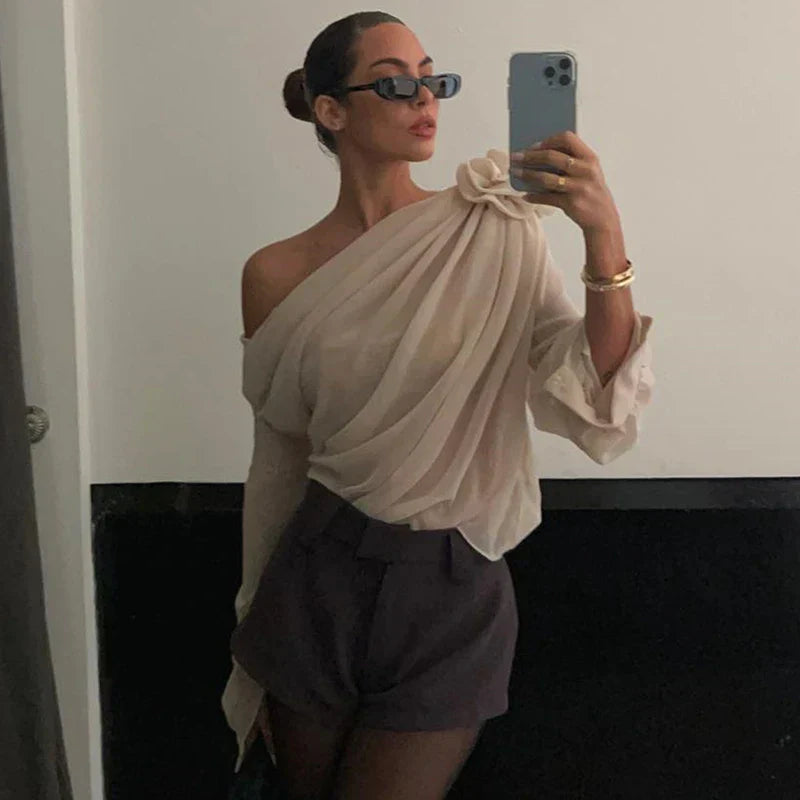 Elegant bluse med én skulder