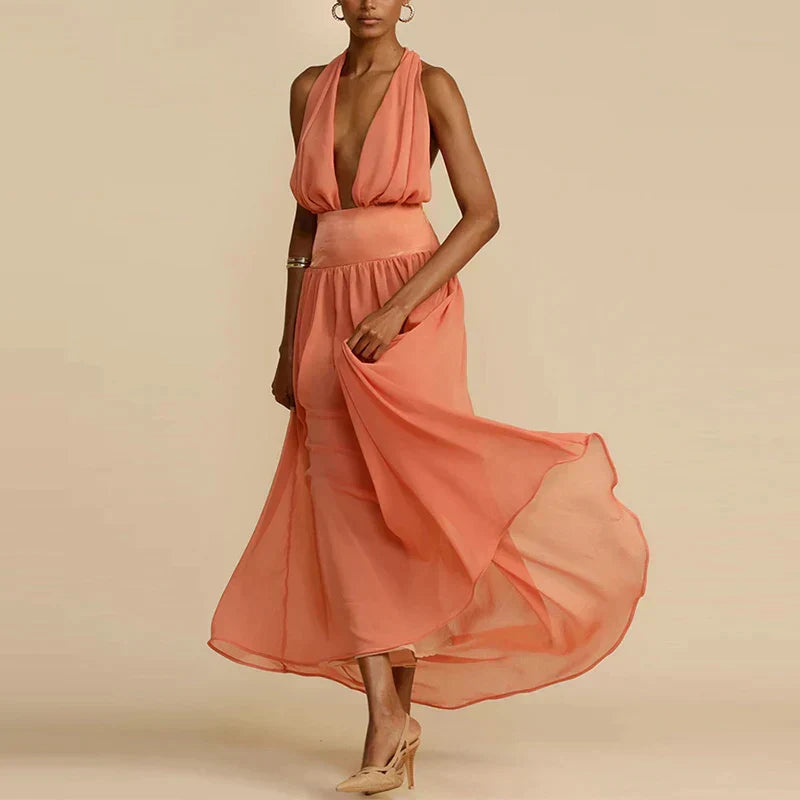Isabella - Elegant maxikjole med fersken halterneck