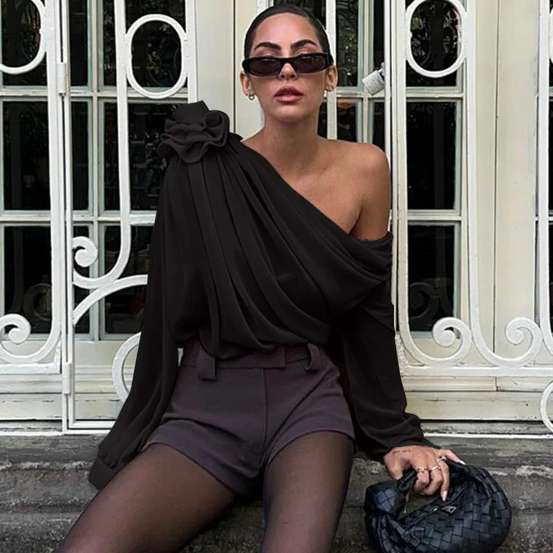 Elegant bluse med én skulder