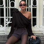 Elegant bluse med én skulder
