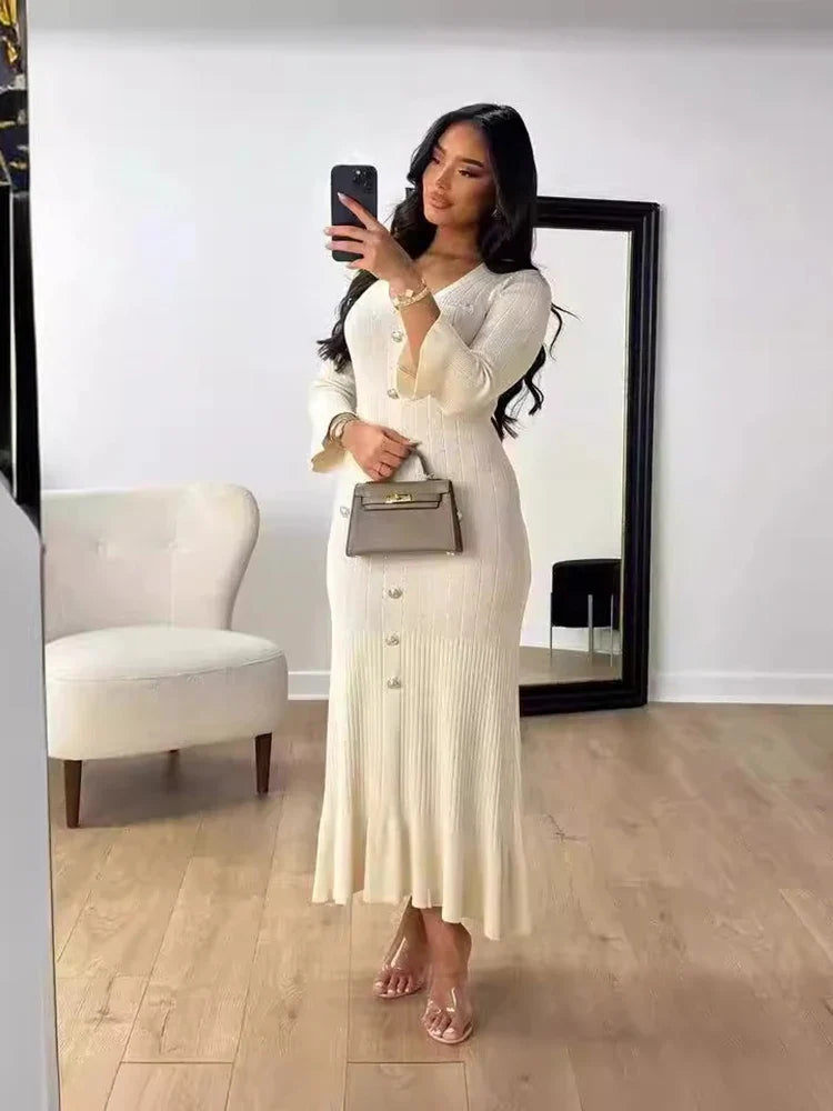 Ribstrikket Maxi Kjole med Knapper | Elegant & Figursyet | Tidløst Design