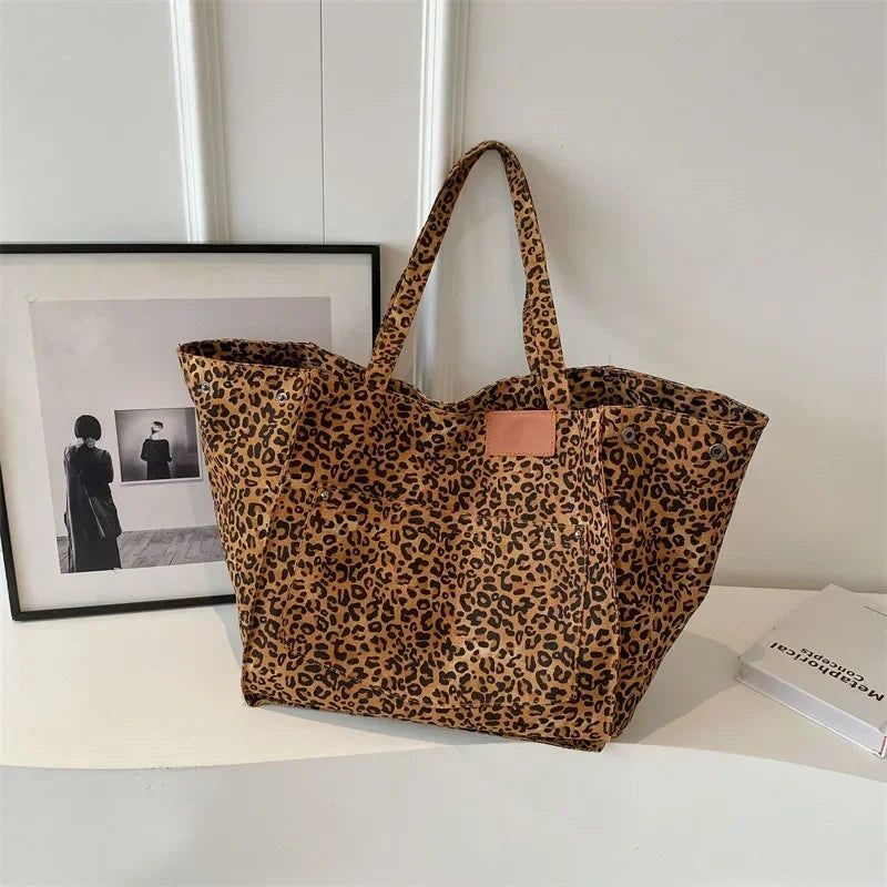 Leila - Oversized Leopard Print Skuldertaske