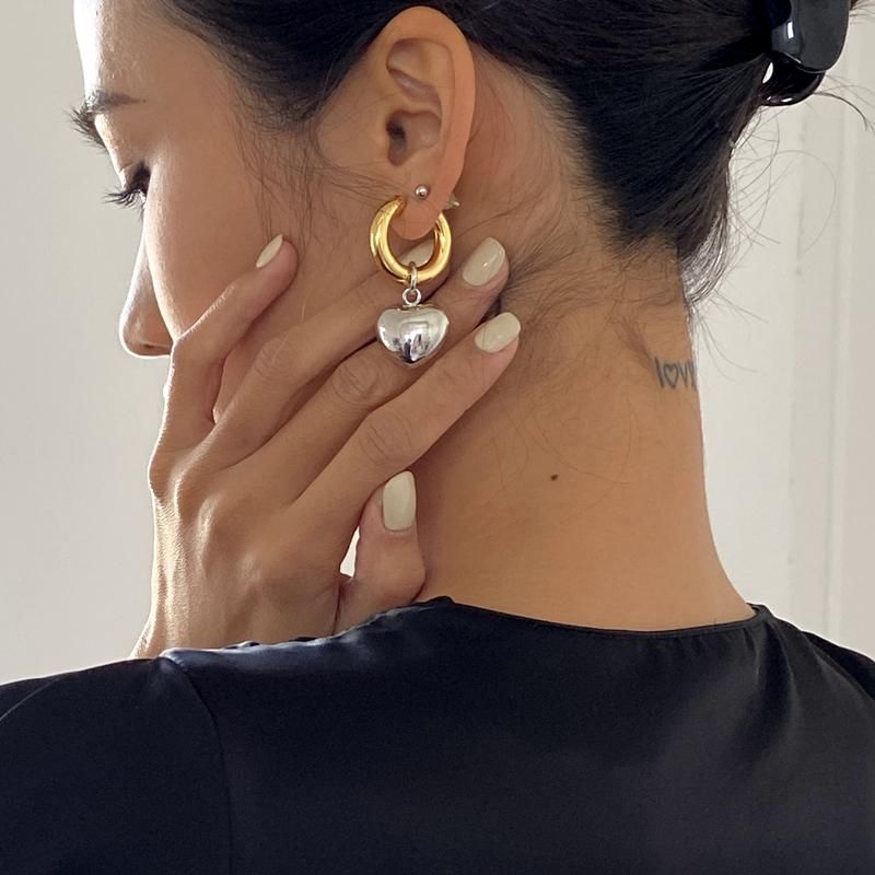 Valentina - bøjle øreringe med hjertevedhæng