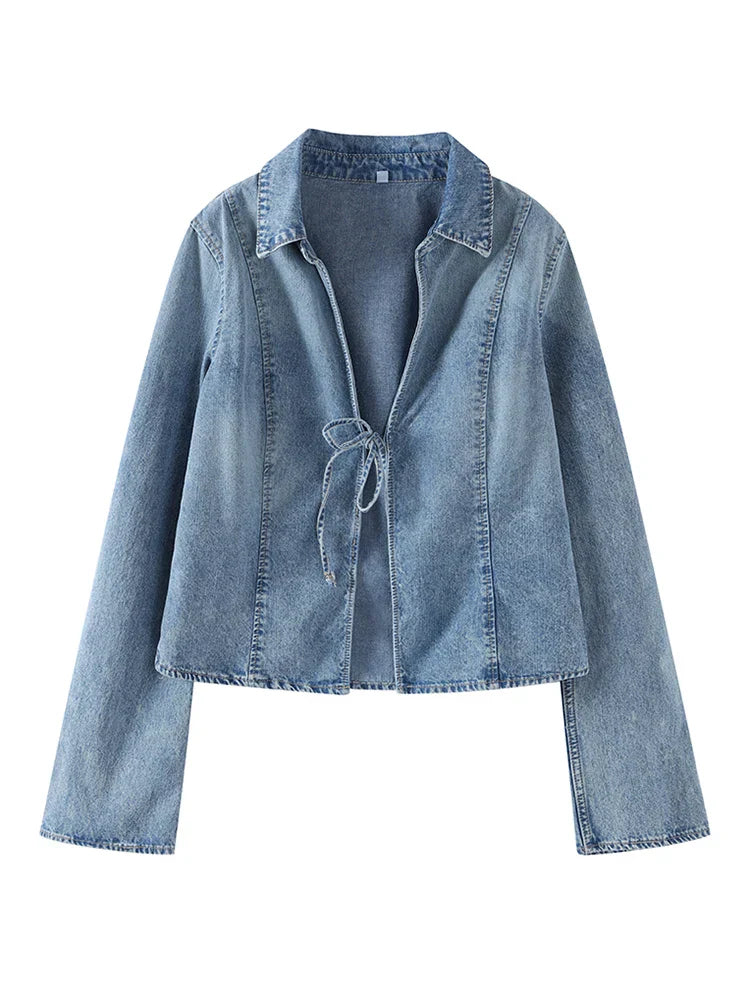 Dametop med lange ærmer og smal denim