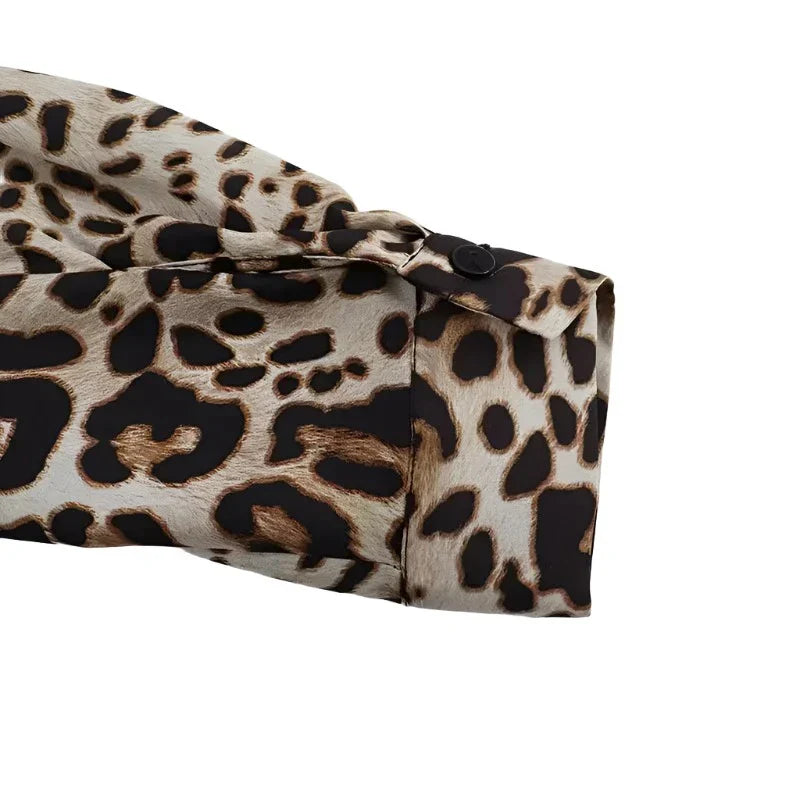 Afskåret top med leopardprint og bælte