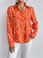 Orange bluse med abstrakt print til kvinder