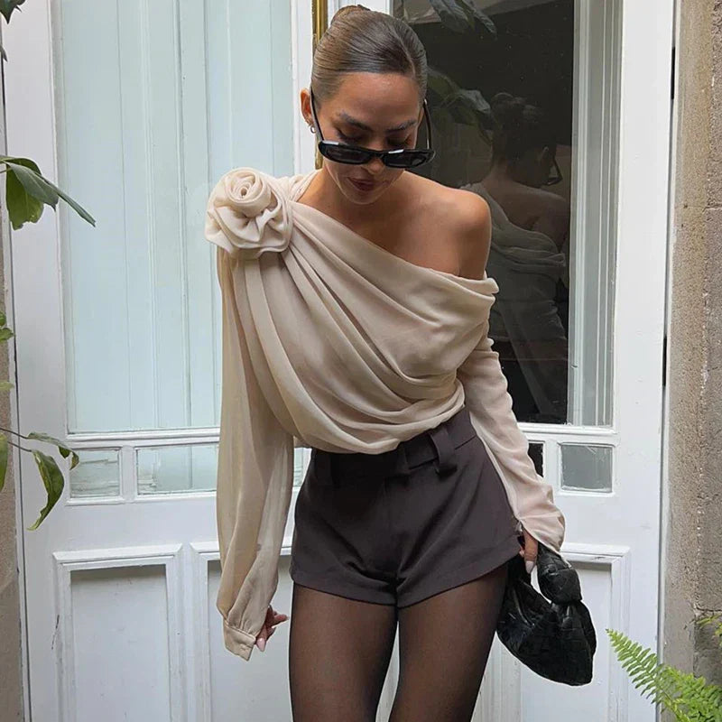 Elegant bluse med én skulder