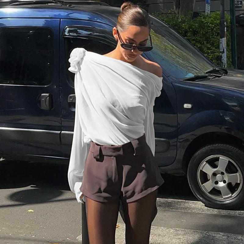 Elegant bluse med én skulder