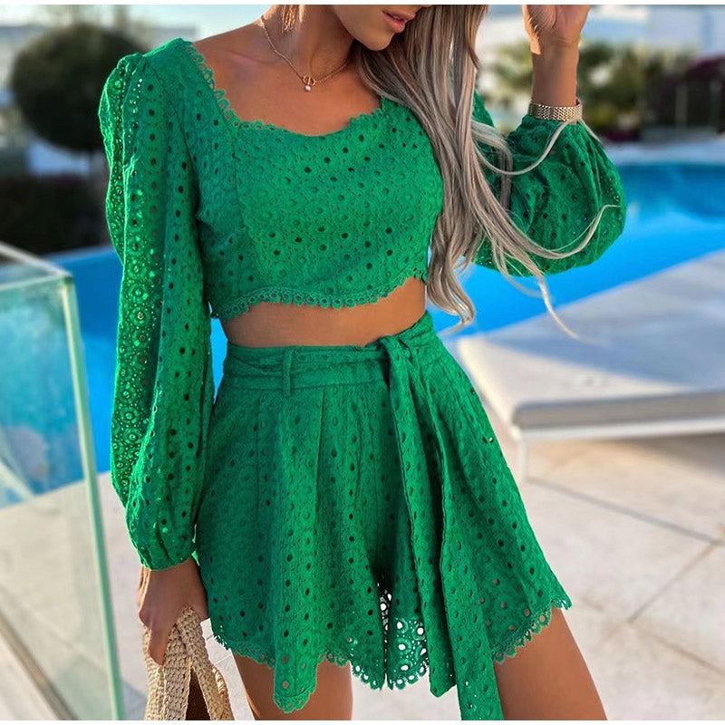 Elena - Blonde Crop Top og Shorts Sæt med pufærmer
