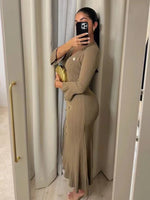 Ribstrikket Maxi Kjole med Knapper | Elegant & Figursyet | Tidløst Design